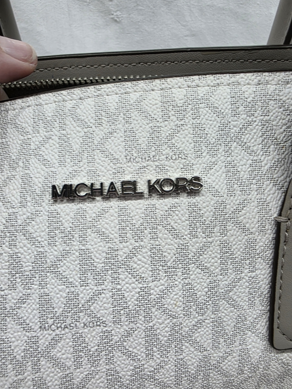 Michael Kors Gray & White Signature Tote with MK Charm - Picture 2 of 14